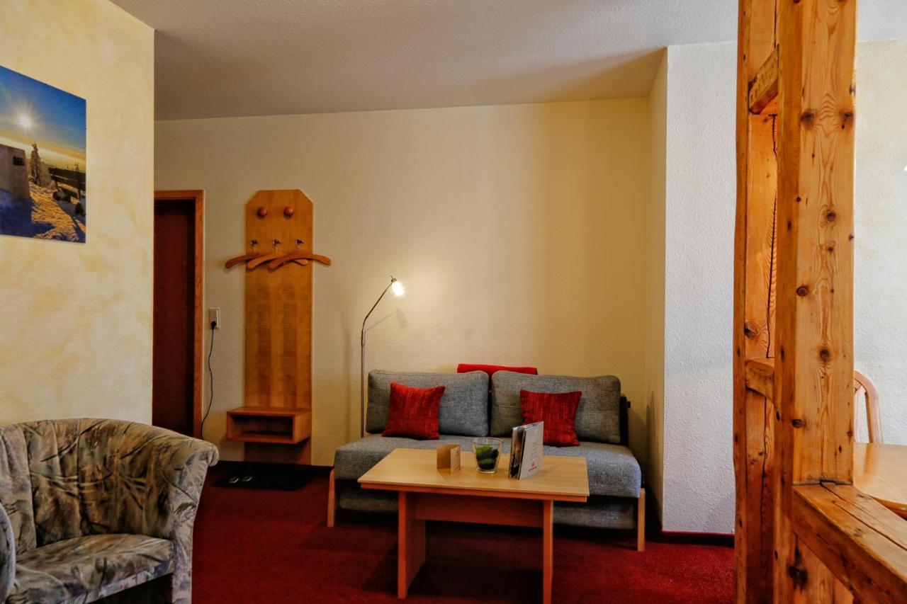 Konsum Gaestehaus Quisisana - Oberhof โอบาโฮฟ ภายนอก รูปภาพ