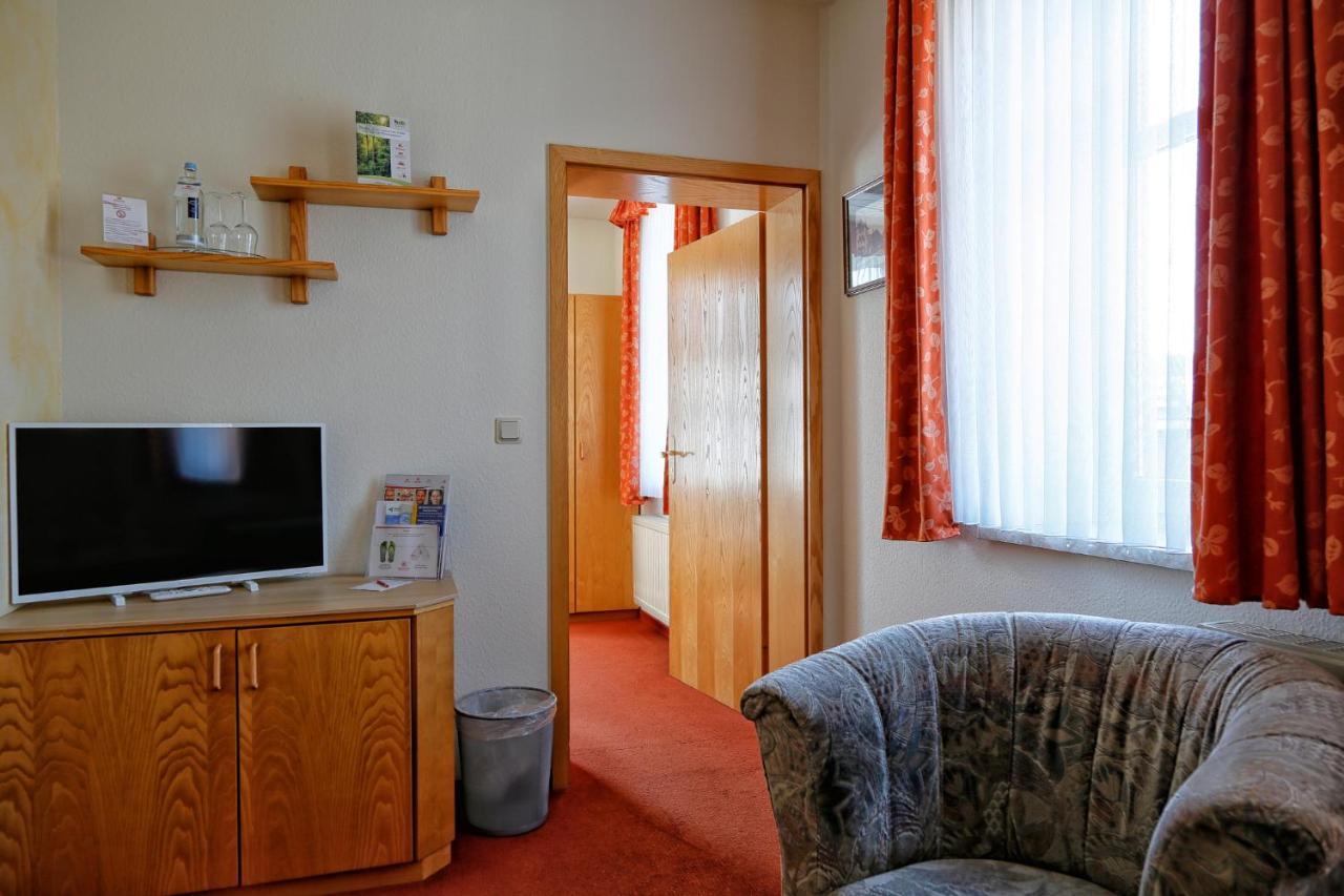 Konsum Gaestehaus Quisisana - Oberhof โอบาโฮฟ ภายนอก รูปภาพ