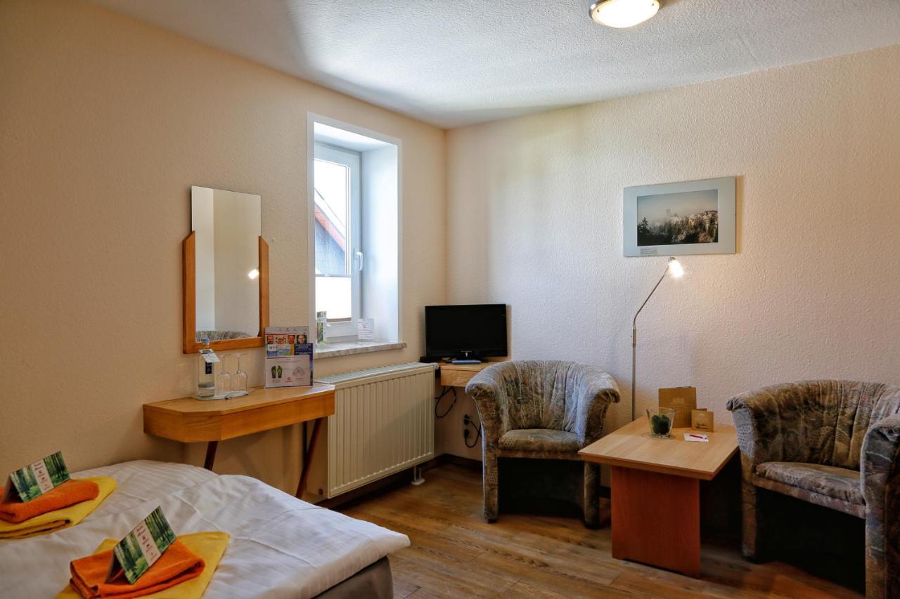 Konsum Gaestehaus Quisisana - Oberhof โอบาโฮฟ ภายนอก รูปภาพ