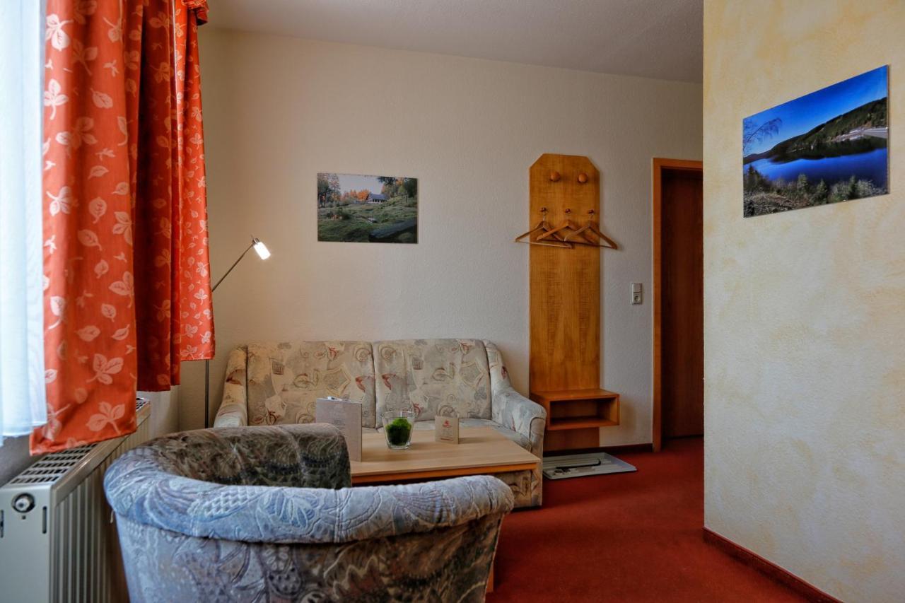 Konsum Gaestehaus Quisisana - Oberhof โอบาโฮฟ ภายนอก รูปภาพ